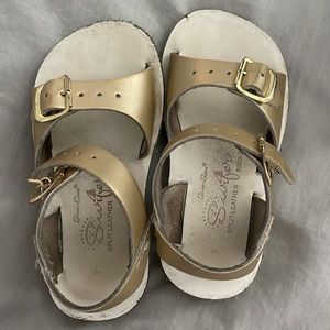 Sun-San Surfer Sandals Size 7 Gold and Navy Bundle